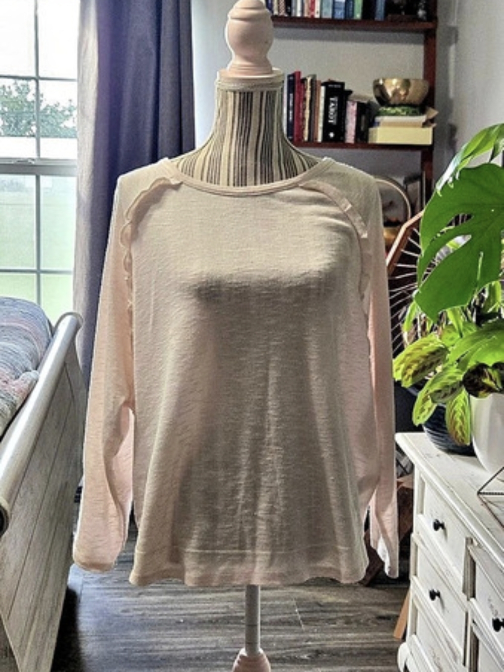 89TH + MADISON Ruffle Tunic in White Size Large Like New
